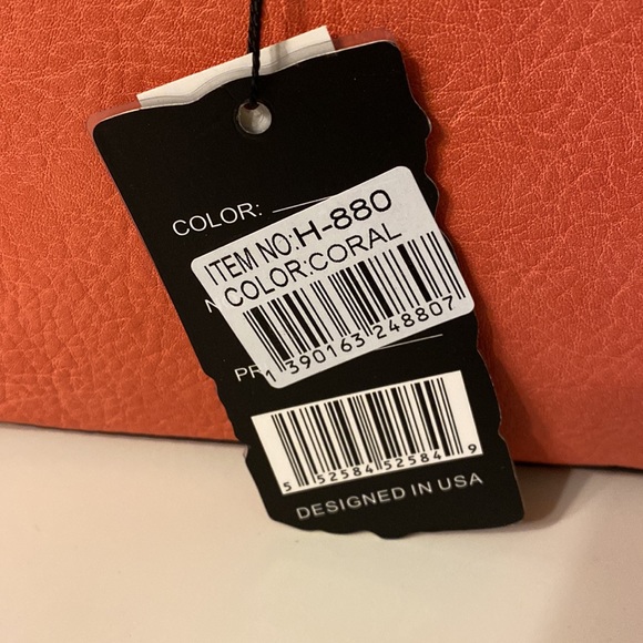 2 in 1 Purse. Coral with Bow. Gold Hardware. Straps included. Ruby Collection. - Picture 4 of 10